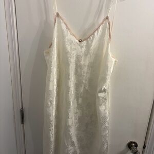 Colesce Couture Elegant Cream Lace Chemise and Robe